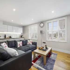 https://flat-3-bridge-house.brighton-hotels-england.com