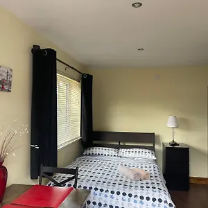 https://studio-1-staines-heathrow-london-own-entrance.brighton-hotels-england.com